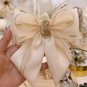 New beige cream  bow Hair clip bridal elegant ✨✨💕